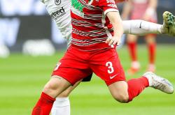 开云在线直播-包含弗兰克福队试图解决射门难题，训练备战的词条