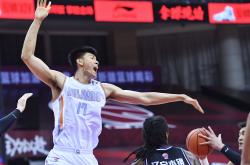 开云体育中国-青岛队险胜新疆队，西亚卡姆高光表现的简单介绍