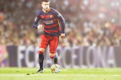 开云体育官网-雄鹿完胜广东队，浓眉哥刷新纪录，一场跨越篮球世界的双重震撼