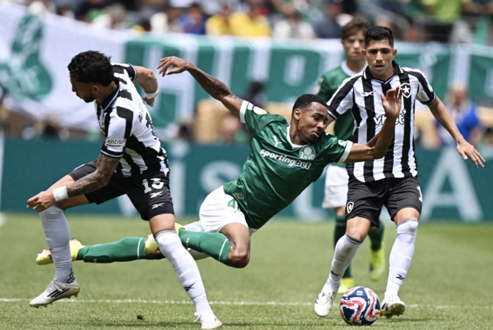 快讯：帕尔梅拉斯抵达美国备战世俱杯的简单介绍