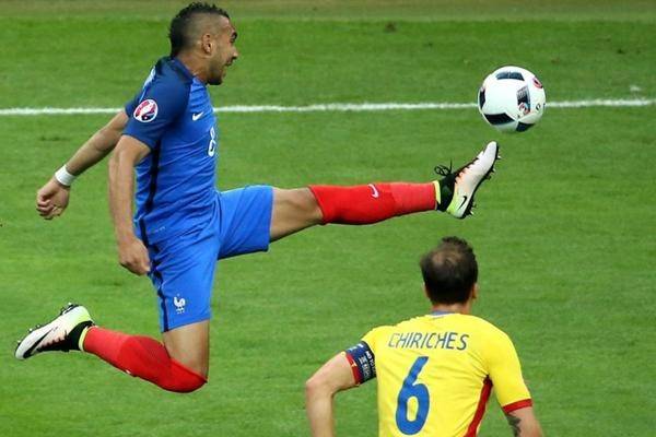 冰岛队在挑战阿尔巴尼亚队时全力以赴