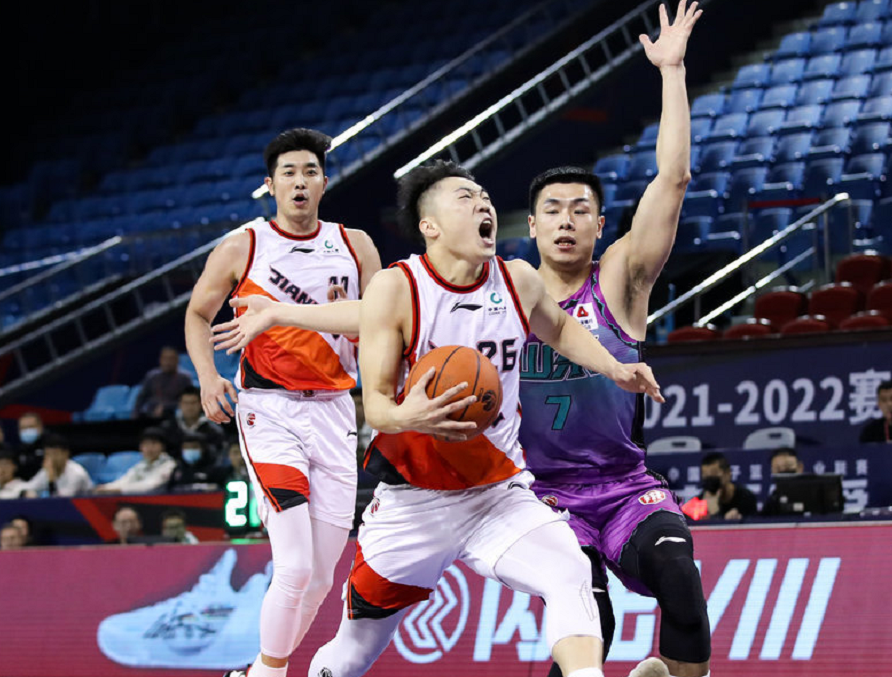 76人险胜福建队，高诗岩统治全场的简单介绍