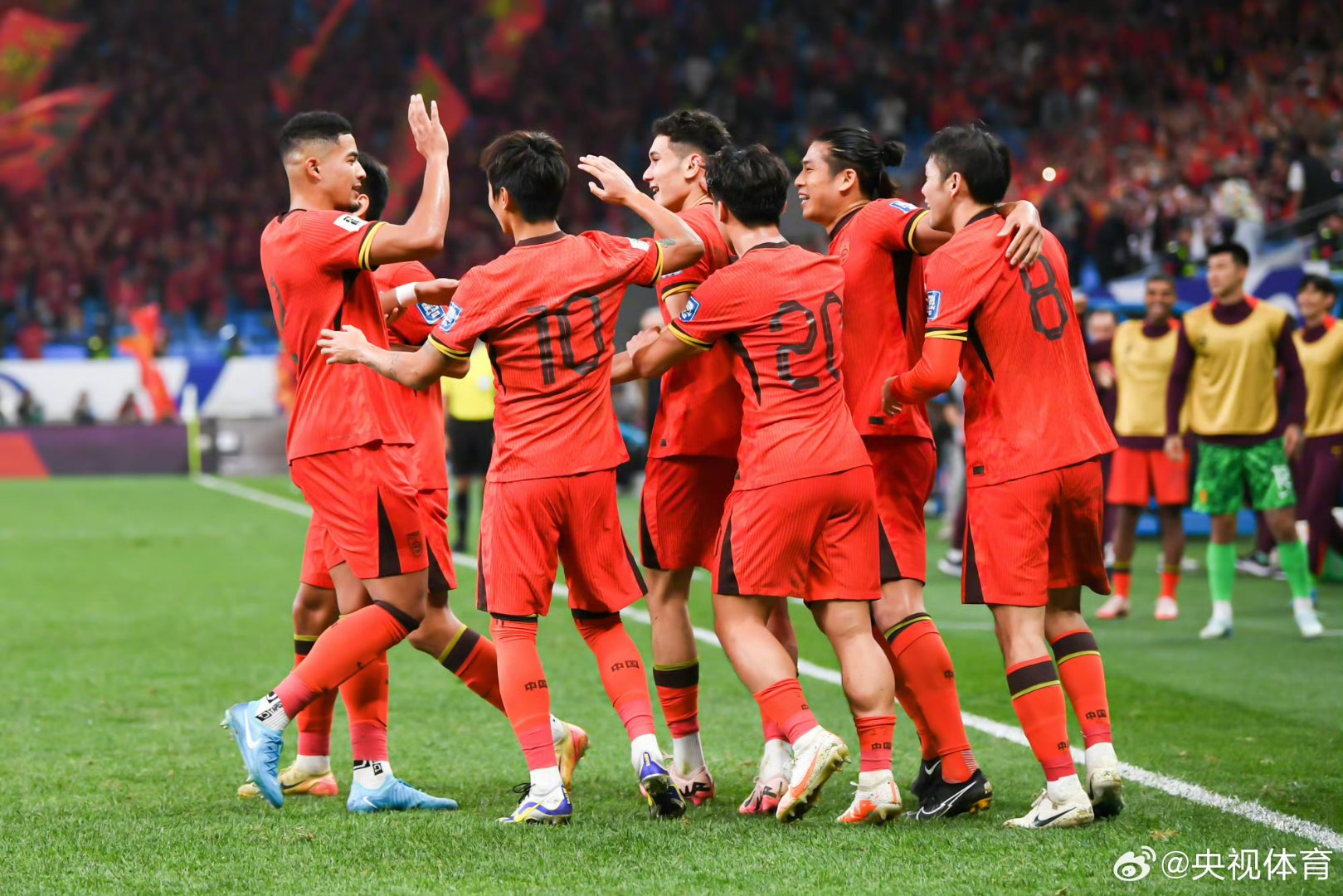 战胜困难！球队精彩比赛收获胜利的简单介绍