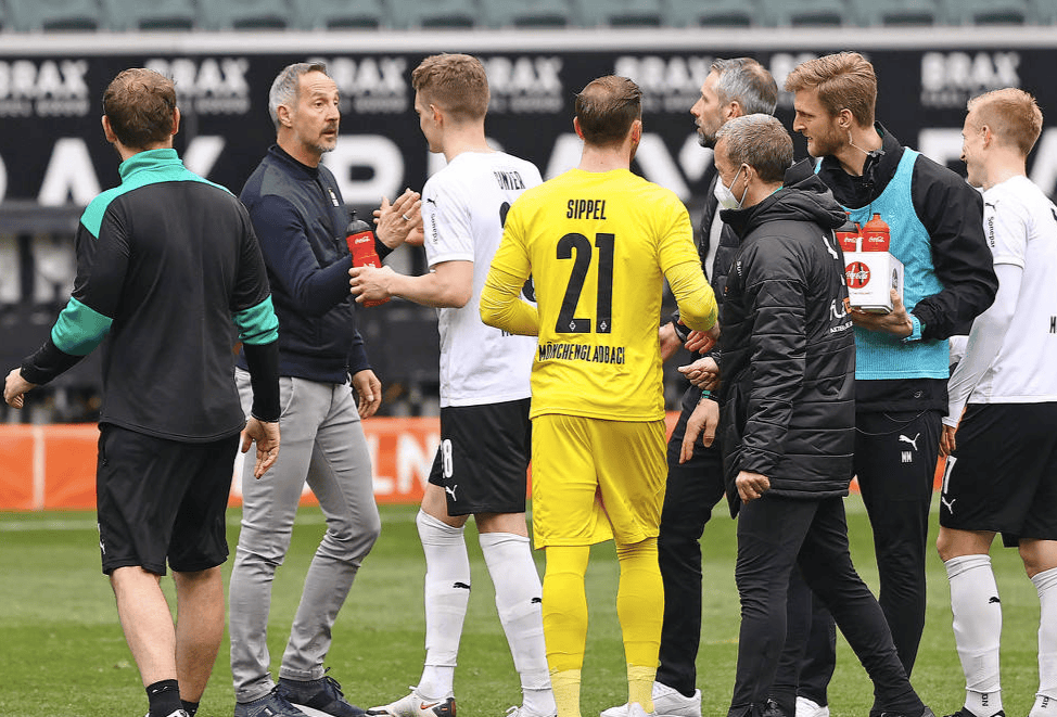 关于门兴格拉德巴赫球迷积极为球队加油助威的信息 关于门兴格拉德巴赫球迷积极为球队加油助威的信息