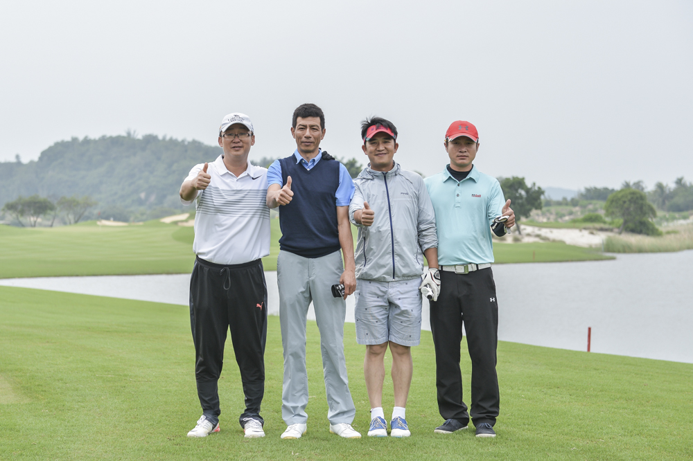 俄超联赛朝野球迷共庆，全民支持当地俱乐部的简单介绍