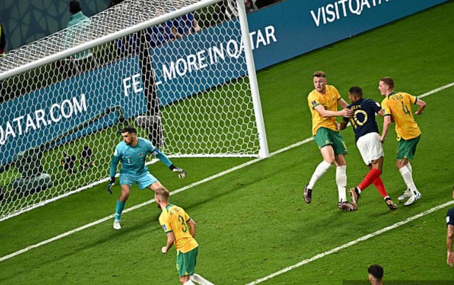 关于西班牙碾压比利时，莱万点燃赛场的信息