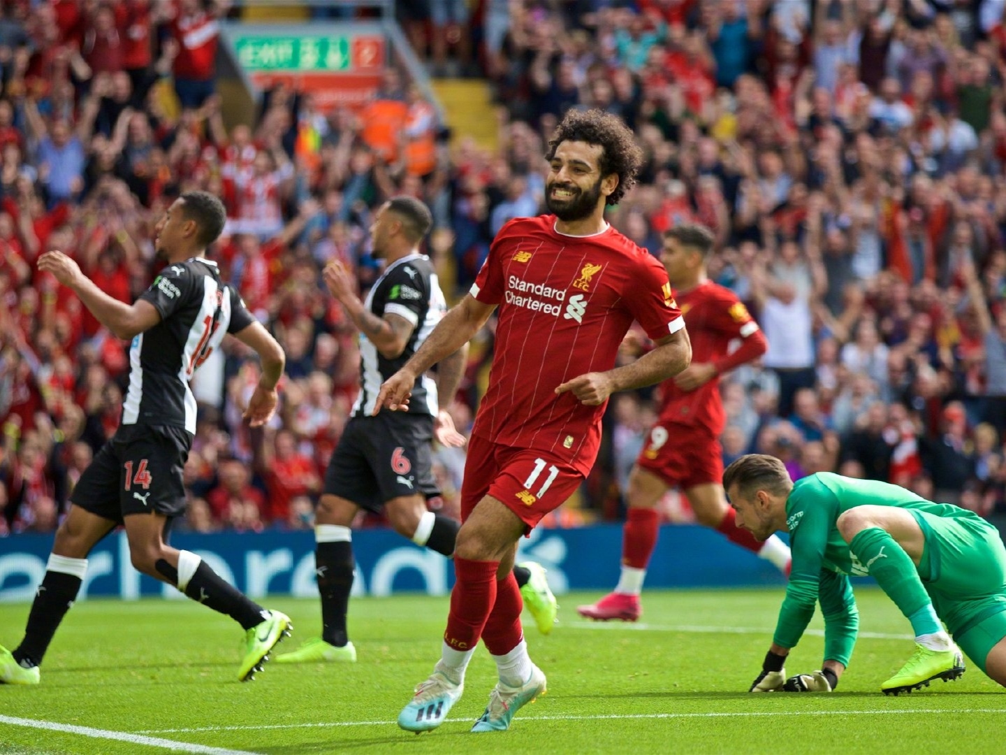 那不勒斯主场失利,卫冕冠军压力增加 那不勒斯主场失利,卫冕冠军压力增加