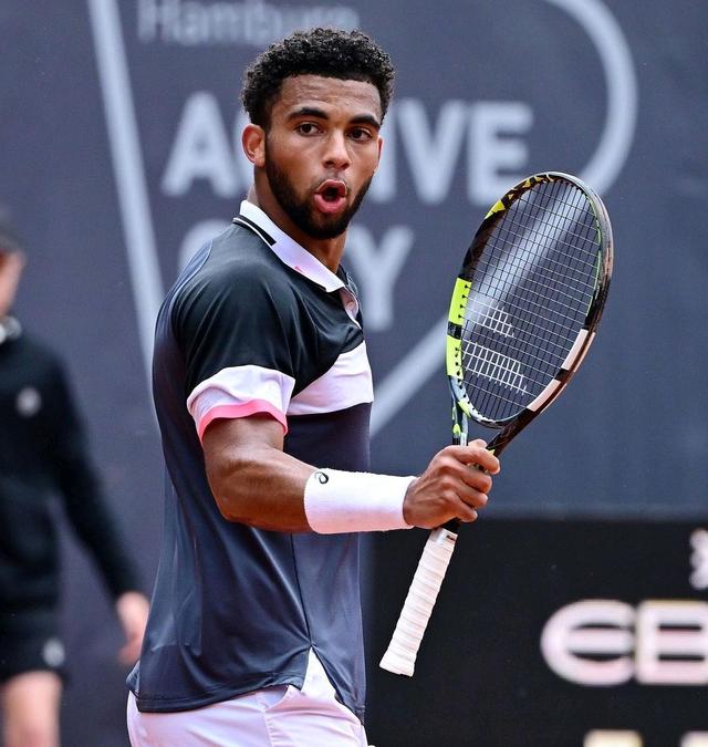 包含年终总决赛险胜戴维斯杯，西西帕斯刷新纪录的词条