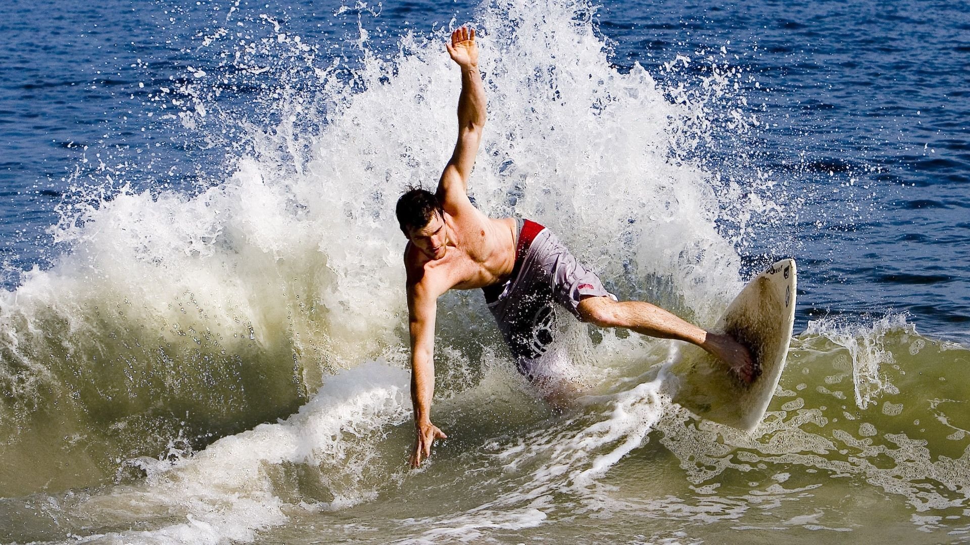 太阳对阵深圳队,小贾伦压力下完成爆发