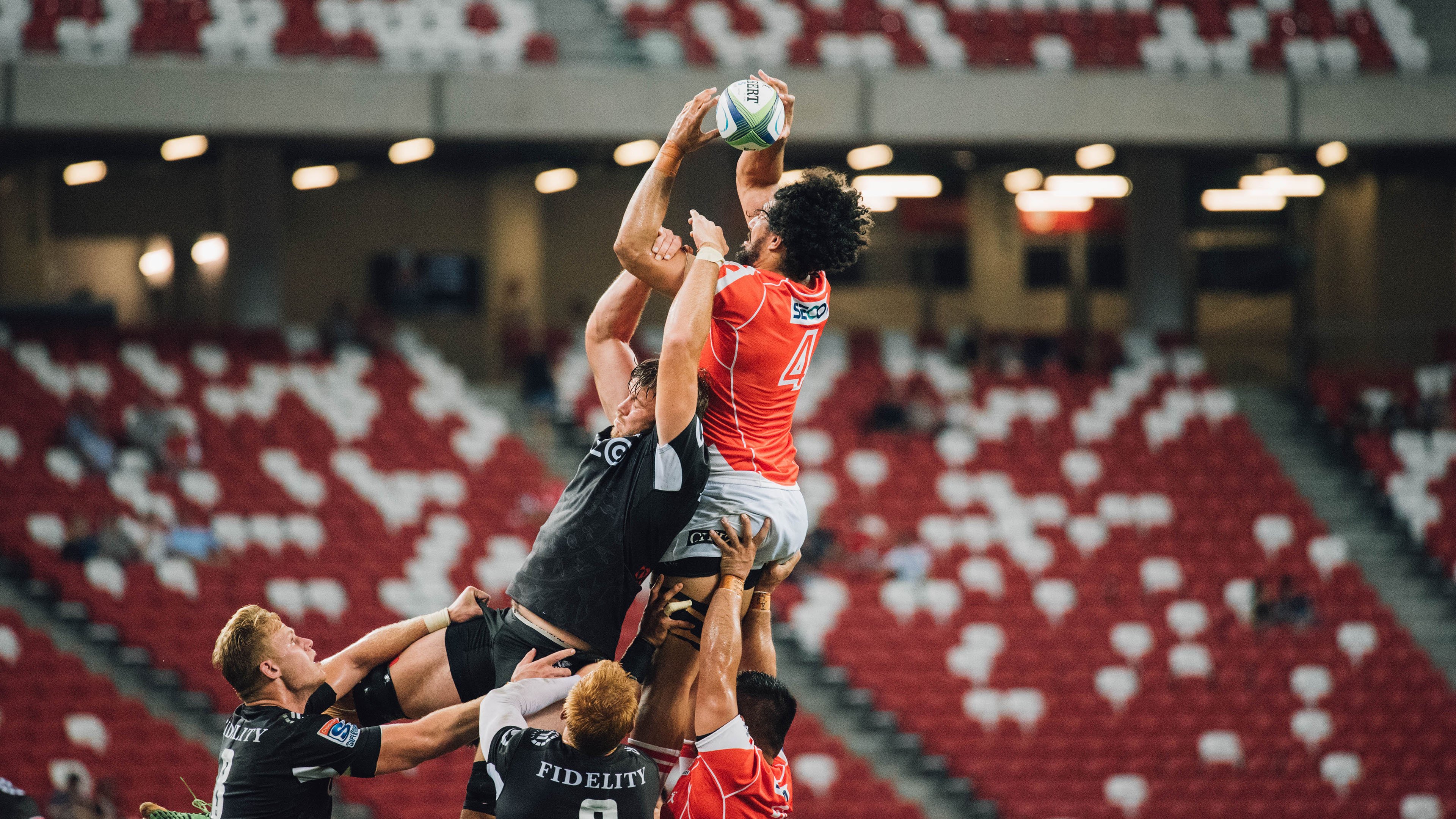 当纽约的米切尔遇上南粤的铁壁,一场跨越文化的篮球对话