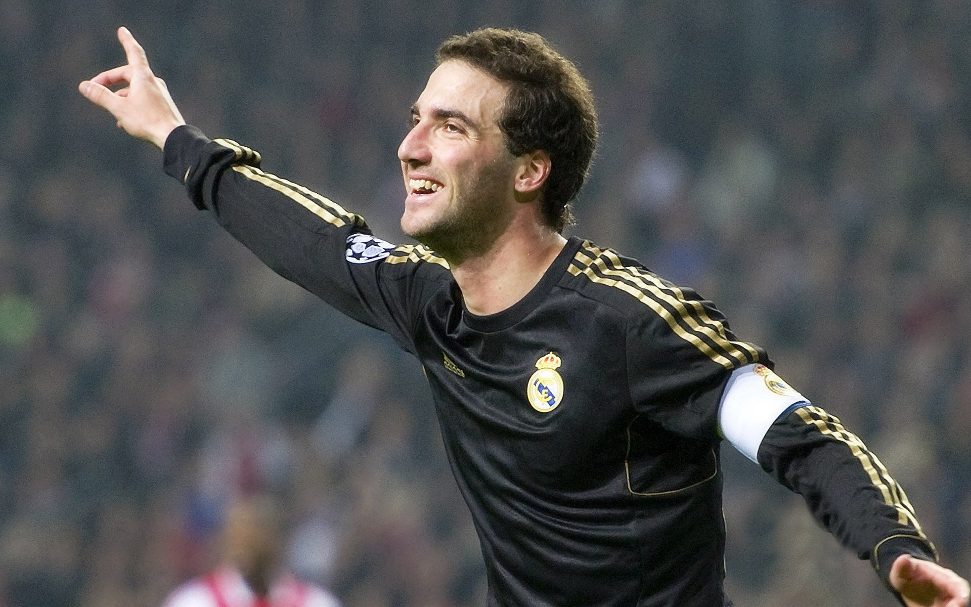 当红龙咆哮于沙漠，当传奇疾驰于赛道，体育世界里不可复制的瞬间